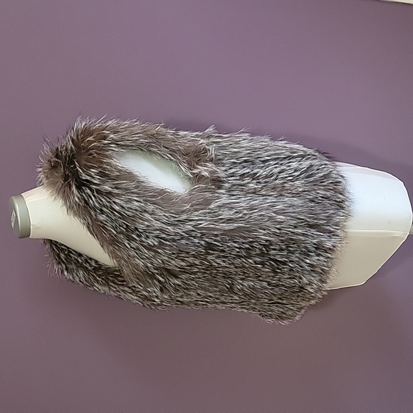 Sleeveless Fox Fur Vest - Picture 4 of 10